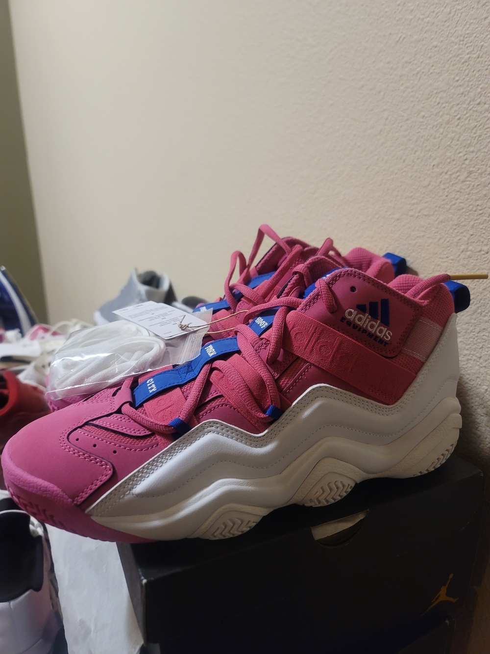 Men Size 11.5 adidas Pink and White High-Top Sneakers with Blue Accents